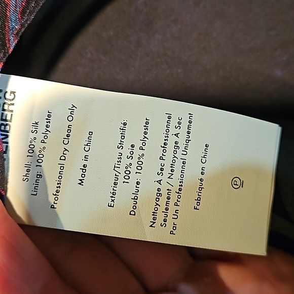 Beautiful Diane Von Furstenberg silk, lined top - Picture 7 of 8